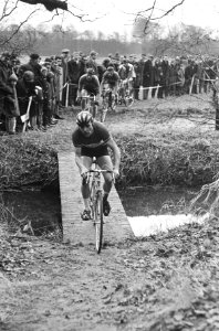 Cycle-cross Katerkoers in sportpark Duinhorst te Wassenaar, Cor Rutgers in act, Bestanddeelnr 917-2945
