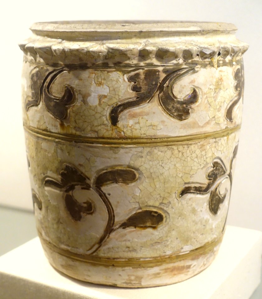 Cylindrical jar, ivory white glaze ceramic decorated with brown patterns - Tran dynasty, 13th-14th century AD - Vietnam National Museum of Fine Arts - Hanoi, Vietnam - DSC05363