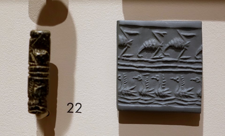Cylinder seal with scorpions and birds, Late Akkadian Period, c. 2200 BC - Harvard Semitic Museum - Cambridge, MA - DSC06184