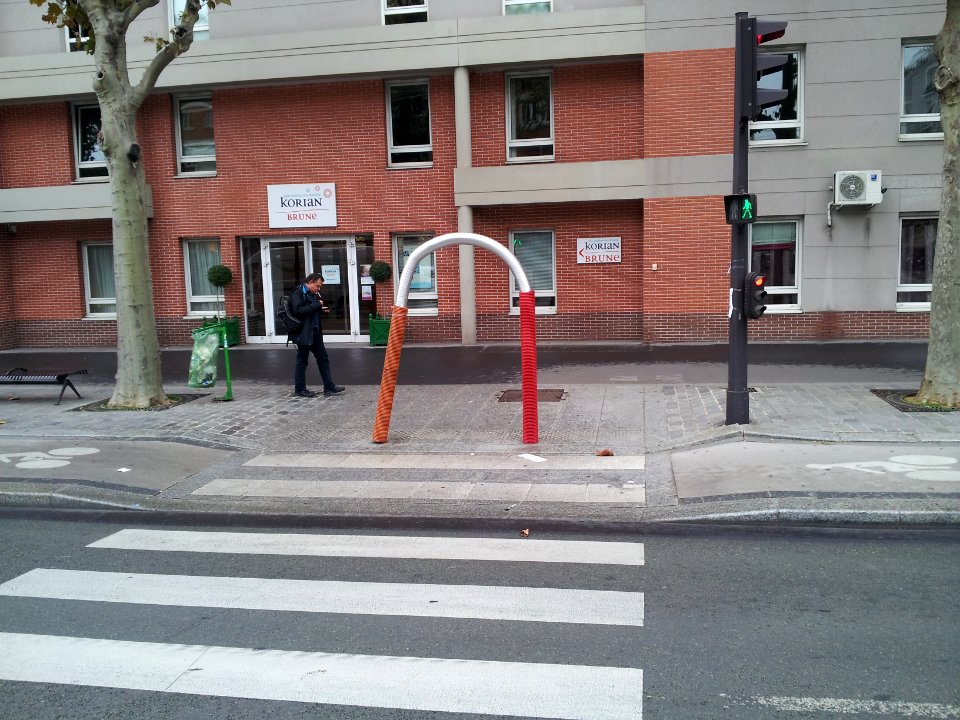 Cycle lane by day in Paris 14
