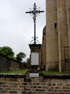 Cutry (Meurthe-et-M.) église et croix de mission