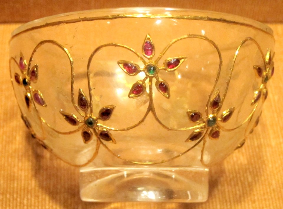 Cup from northern India, Mughal period, 18th century, rock crystal, gold, rubies and emeralds, HAA
