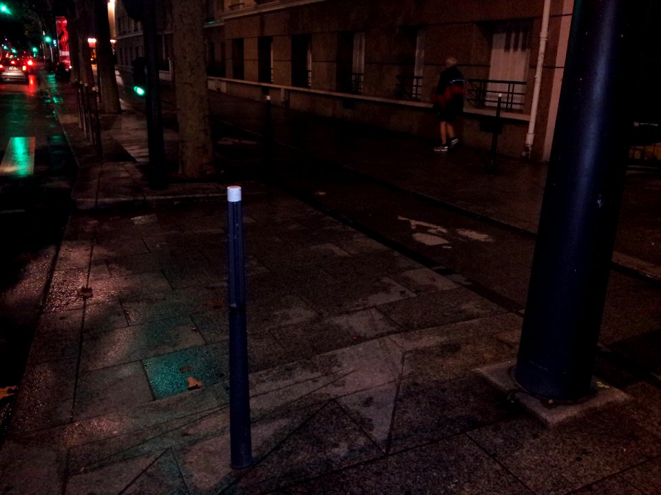 Cycle lane by night in Paris 03