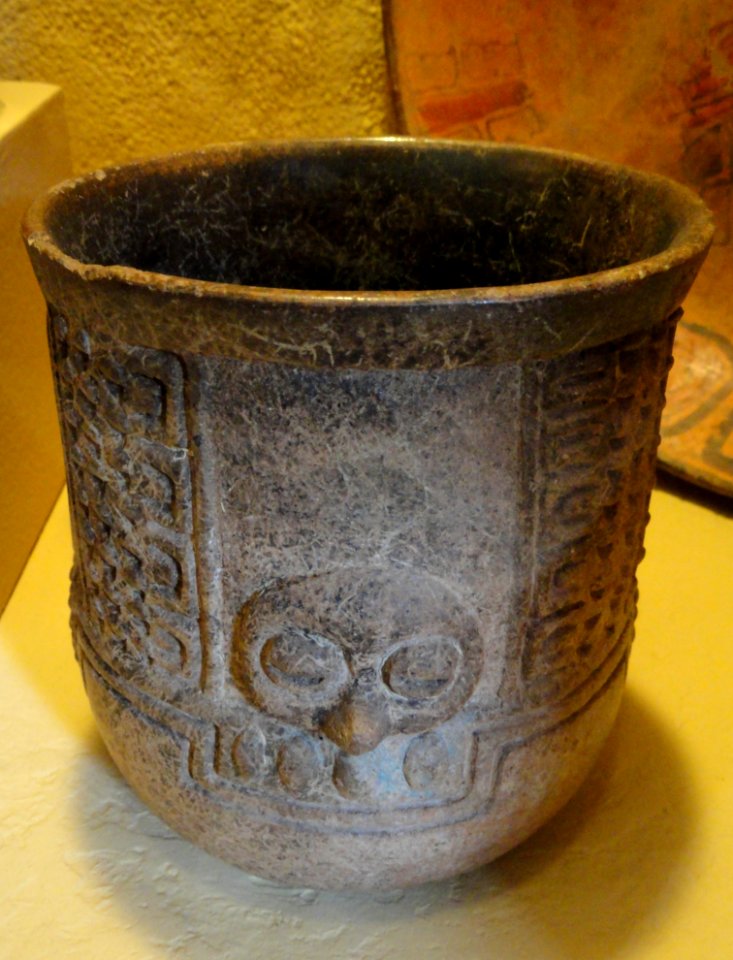 Cylinder Vase, Late Classic Mayan, said to be from Campeche, Mexico - San Diego Museum of Man - DSC06821