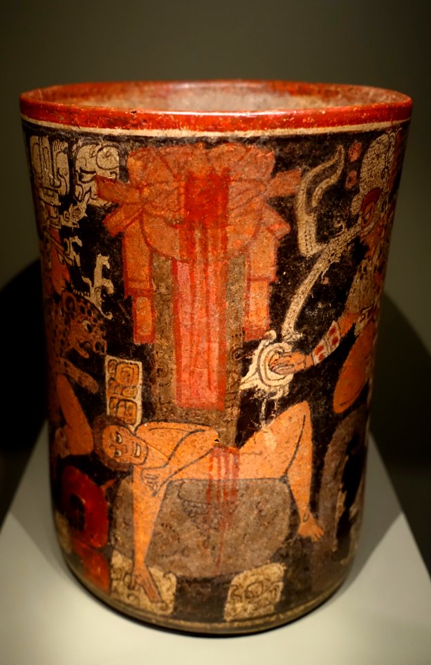 Cylindrical vessel with sacrificial scene, Maya, Guatemala or Mexico, Late Classic period, c. 600-850 AD, ceramic - Dallas Museum of Art - DSC04638