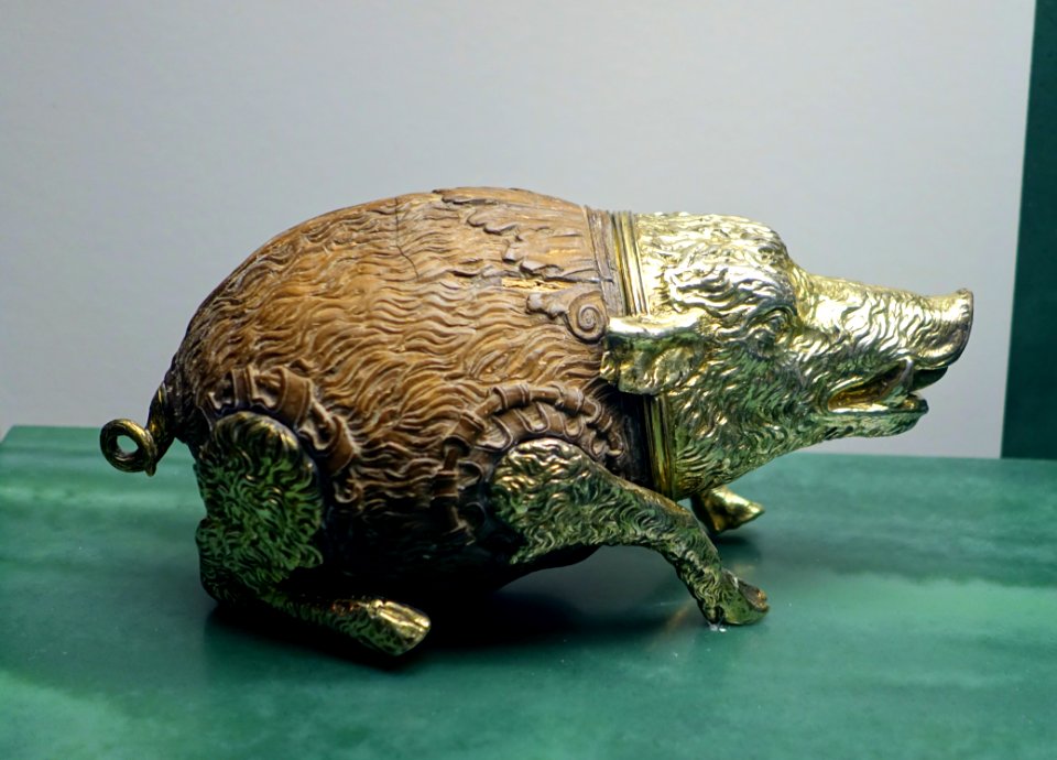 Cup in the form of a wild sow, Paul Kleebuehler, Augsburg, Germany, c. 1600, coconut, gilt silver - Fowler Museum - University of California, Los Angeles - DSC02591