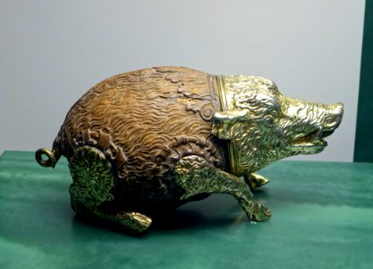 Cup in the form of a wild sow, Paul Kleebuehler, Augsburg, Germany, c. 1600, coconut, gilt silver - Fowler Museum - University of California, Los Angeles - DSC02591
