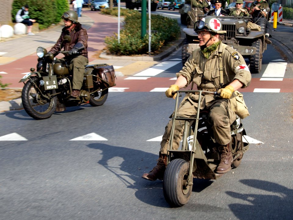 Cushman Model 53 Airborne Scooter, Bridgehead 2011 pic1