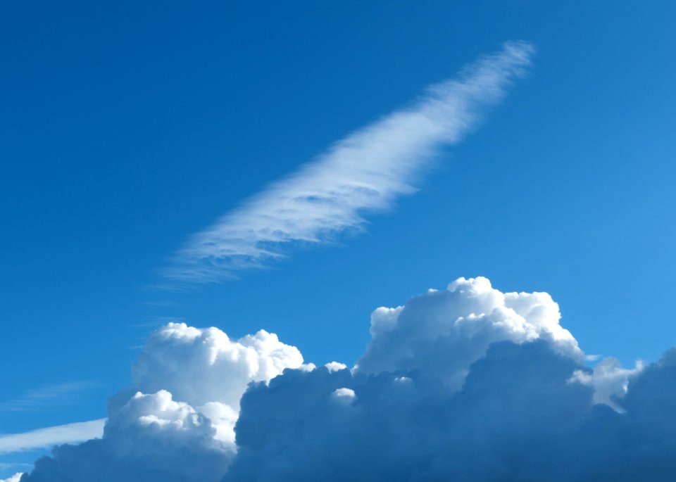 Cumulus congestus and cirrus fibratus over Gåseberg