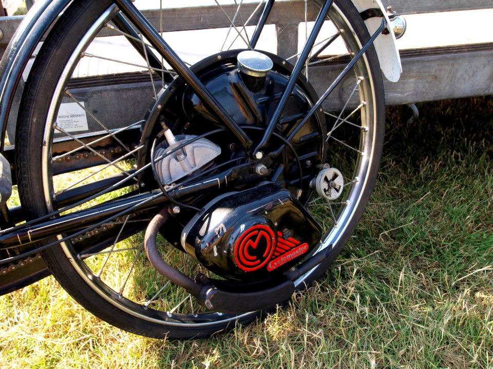 Cyclemaster auxiliary engine pic1