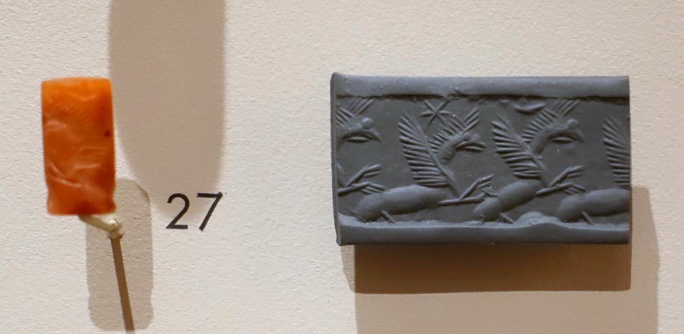 Cylinder seal with griffins, Neo-Assyrian Period, c. 9th-7th century BC - Harvard Semitic Museum - Cambridge, MA - DSC06190