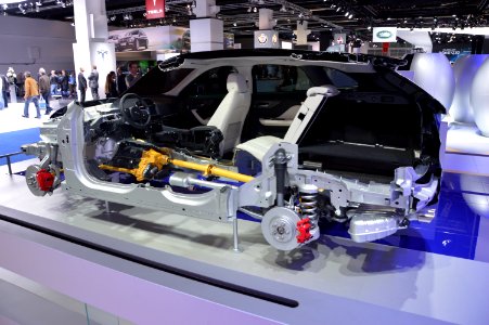 Cutaway Jaguar F-Pace. Spielvogel2