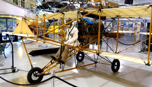 Curtiss Pusher replica aircraft, as landed by Eugene Ely onto the USS Pennsylvania in 1911 - Hiller Aviation Museum - San Carlos, California - DSC03203