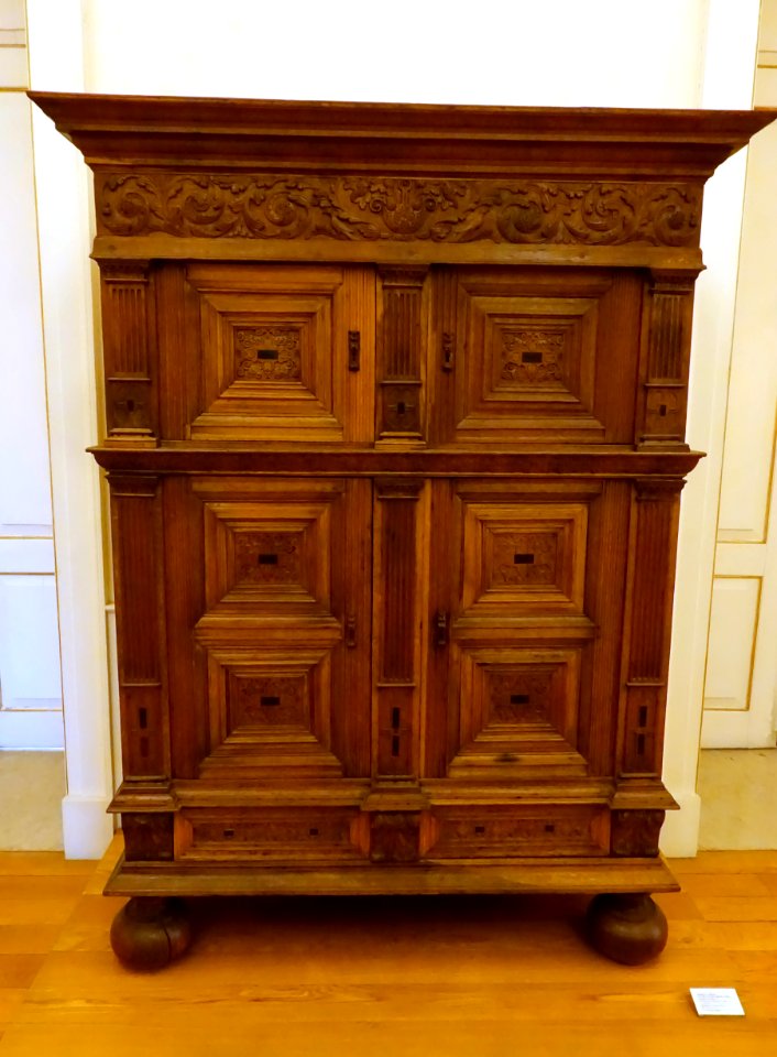 Cupboard, Netherlands, 1600s, northern oak, inlaid ebony, iron fittings - Museu Nacional de Soares dos Reis - Porto, Portugal - DSC00488