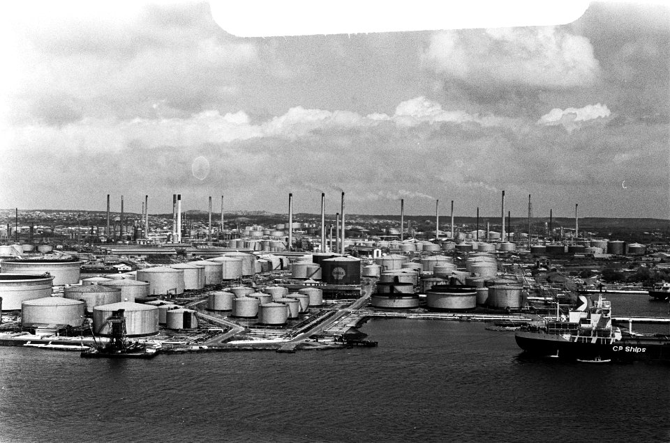 Curacao, Willemstad overzicht haven Shell, straatbeeld, Bestanddeelnr 927-8471