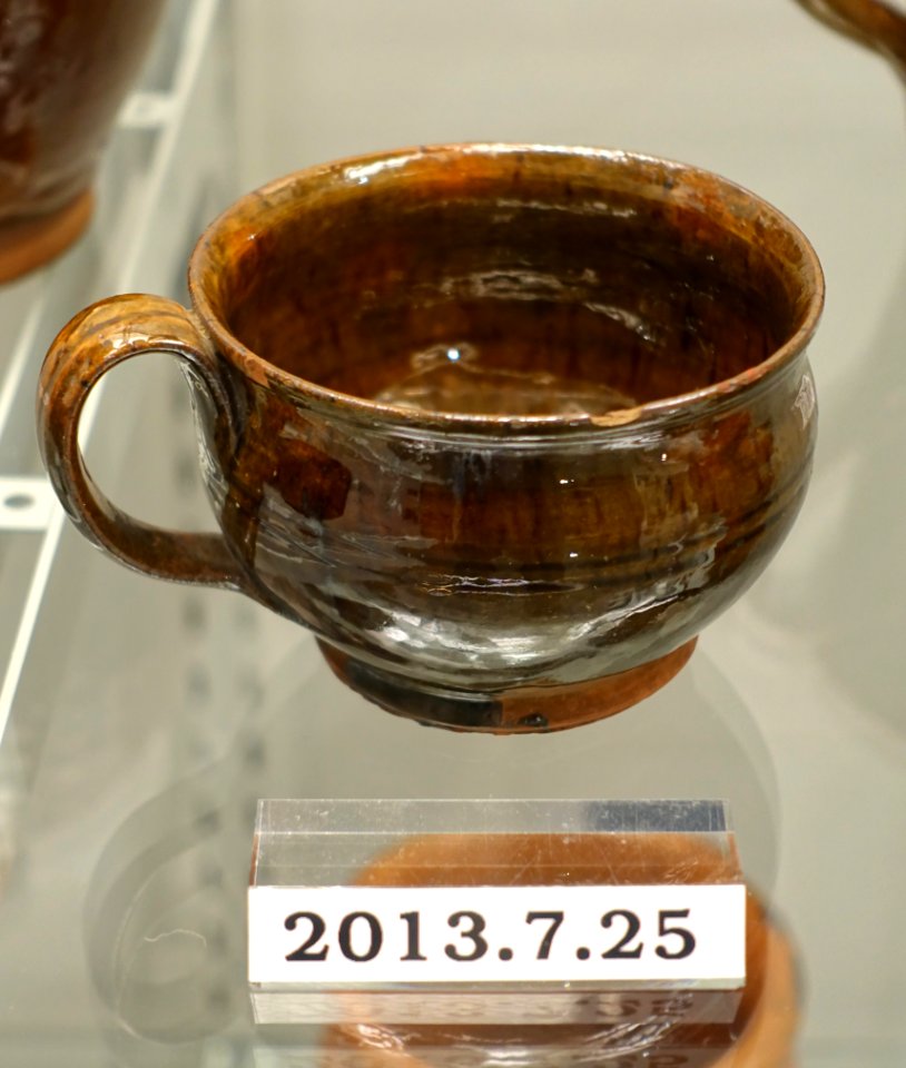Cup or porringer, Massachusetts, 1800-1830, lead-glazed redware, item HD 2013.7.25 - Flynt Center of Early New England Life - Deerfield, Massachusetts - DSC04074