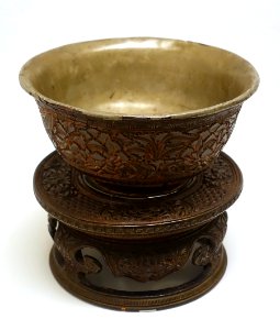 Cup with stand, China, late Song to early Yuan dynasty, wood, lacquer, silvered tin-plate - Linden-Museum - Stuttgart, Germany - DSC03537