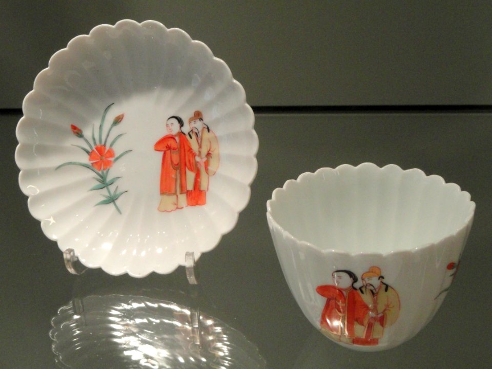 Cup and Saucer with Amorous Couple, c. 1729-1731, Meissen, hard-paste porcelain with overglaze enamels - Gardiner Museum, Toronto - DSC00644