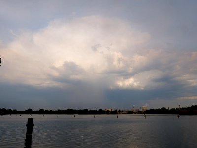 Cumulonimbus behind Spandauer See from west 2019-06-03 07