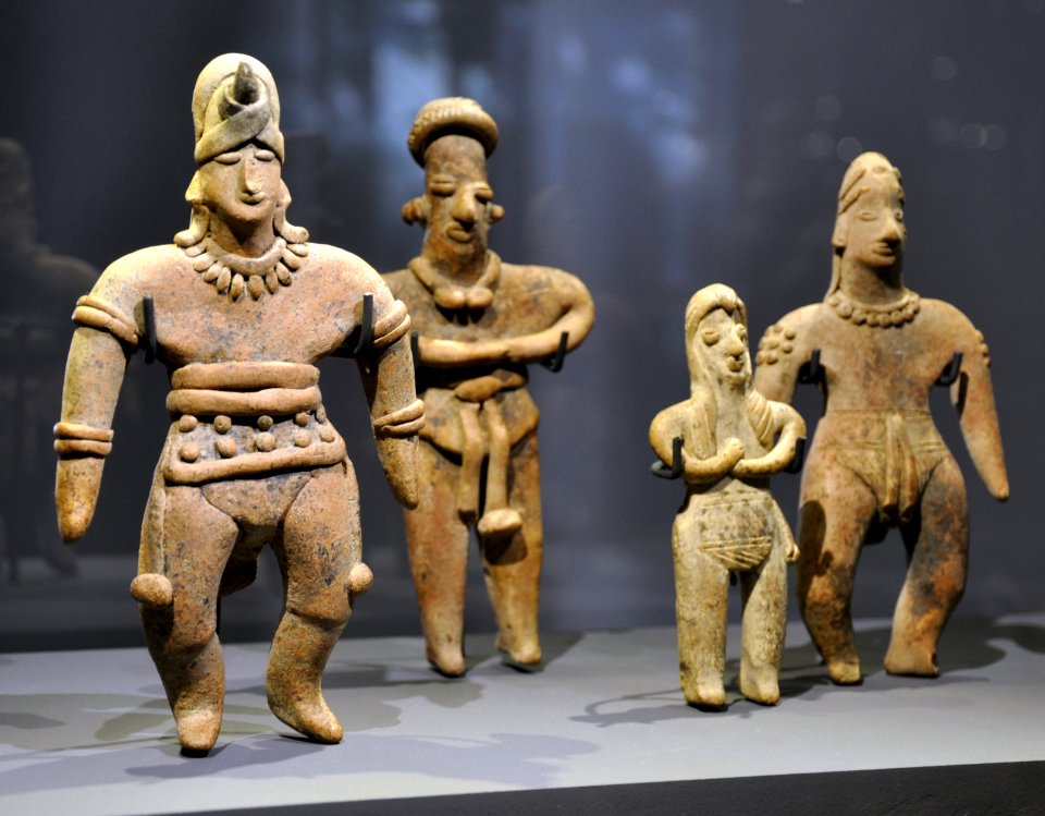 Cultures précolombiennes MRAH Colima Jalisco Figurines 02 10 2011