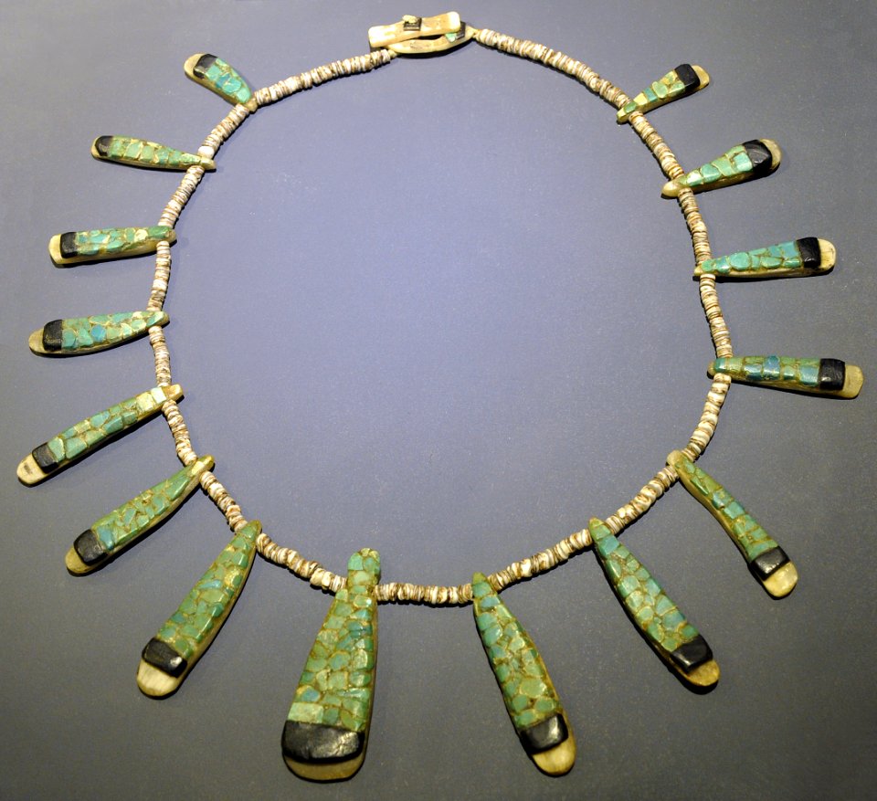 Cultures précolombiennes MRAH Anasazi Collier 02 10 2011
