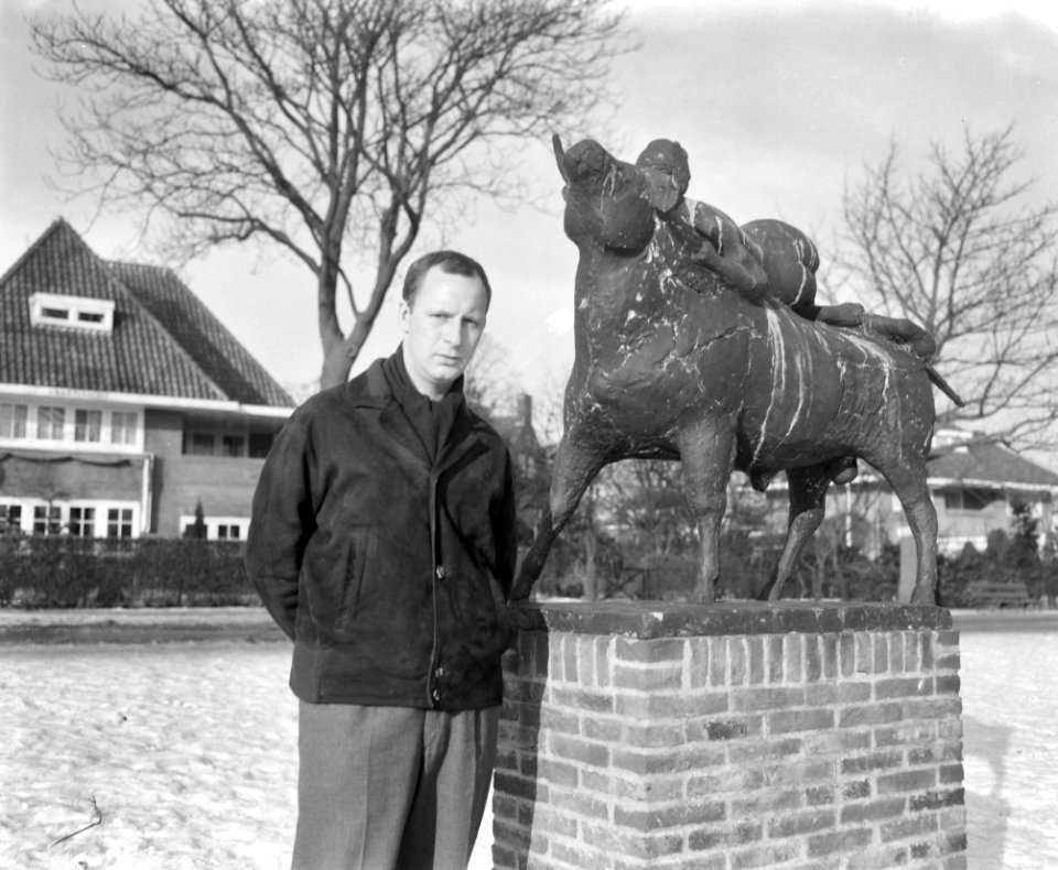 Cultuurprijs 1963 aan de Naardense beeldhouwer Ek van Zanten, Bestanddeelnr 914-7768
