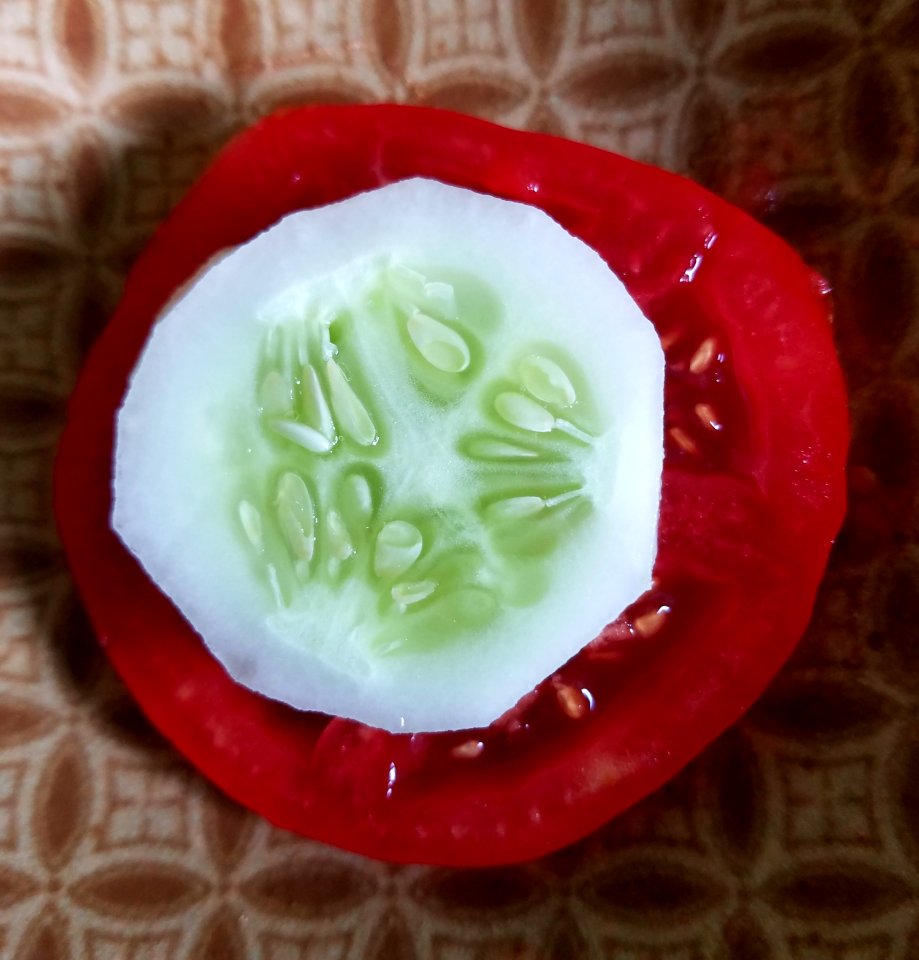 Cucumber on tomato - 20180903 130208