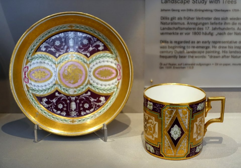 Cup with saucer, Porzellanmanufaktur Wien, c. 1800, porcelain - Germanisches Nationalmuseum - Nuremberg, Germany - DSC03445