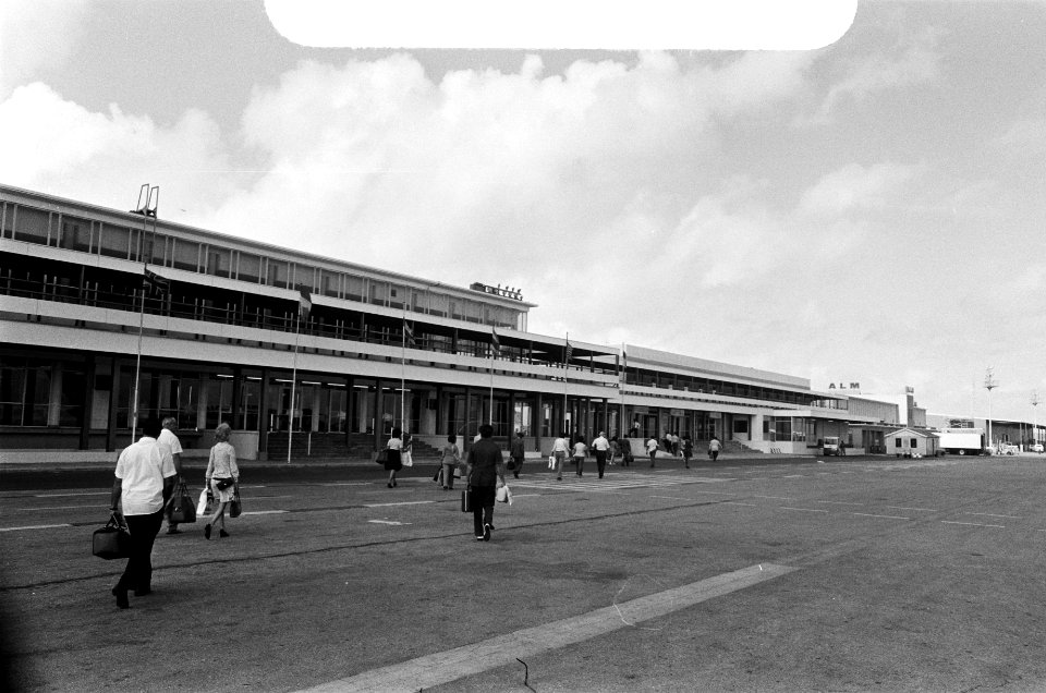 Curacao, Willemstad vliegveld Albert Plesman , straatbeelden, Bestanddeelnr 927-8465