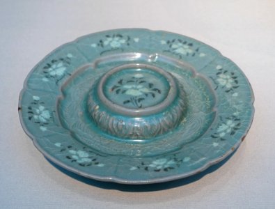 Cup stand, Korea, Gangjin or Buan kilns, Goryeo period, 1150 to early 1200s AD, stoneware, white and black inlays under celadon glaze - Freer Gallery of Art - DSC04880