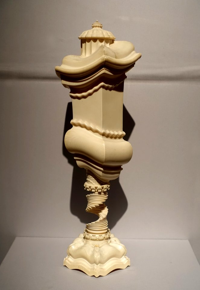Cup and cover, made by Ferdinando de' Medici, Grand Prince of Tuscany, under Filippo Sengher, Italy, Florence, 1681, turned ivory - Metropolitan Museum of Art - New York City - DSC07036