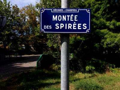 Décines-Charpieu - Montée des Spirées - Plaque