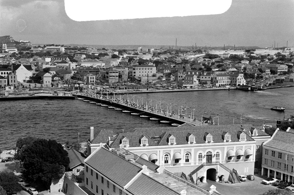 Curacao, Willemstad overzicht St Annabaai Shell, Bestanddeelnr 927-8469