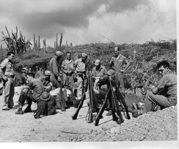Curaçao. Amerikaanse vliegtuigmonteurs bij het Hato vliegveld, Bestanddeelnr 935-1195