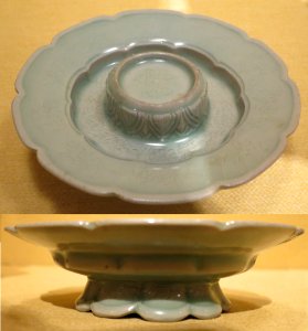 Cup stand from Korea, Koryo, early 12th century, stoneware with celadon glaze, Honolulu Museum of Art II