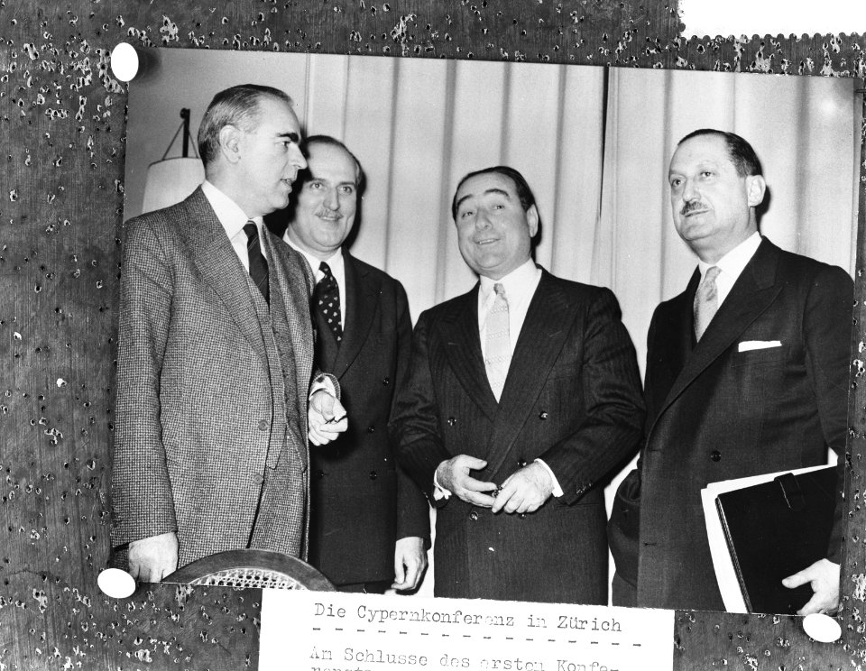 Cyprusconferentie tussen Griekenland en Turkije in Zurich v.l.n.r. premier Karam, Bestanddeelnr 910-1498
