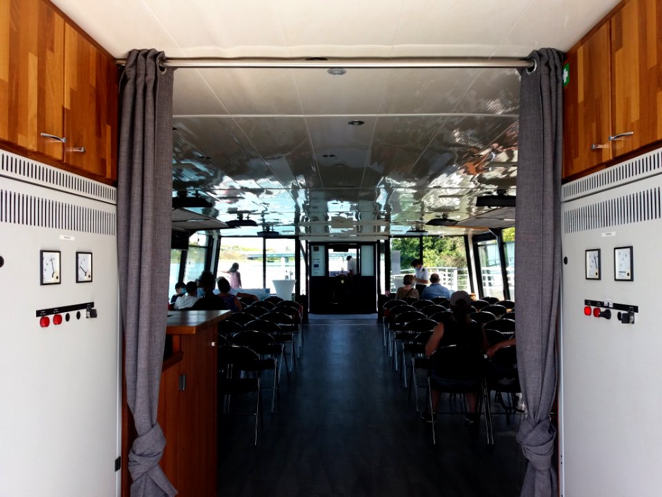 Décines - Charpieu - Les Yachts de Lyon - L'Évasion - Intérieur depuis l'arrière