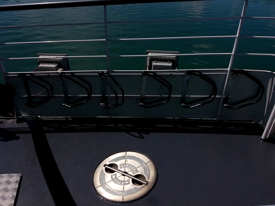 Décines - Charpieu - Les Yachts de Lyon - L'Évasion - Attaches pour vélos et ouverture Freeman