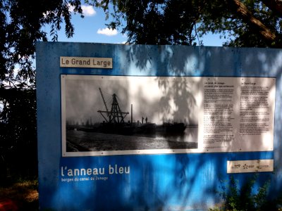 Décines-Charpieu - Chemin de Contre-Halage - Anneau Bleu - Panneau sur l'histoire du canal de Jonage et du Grand Large