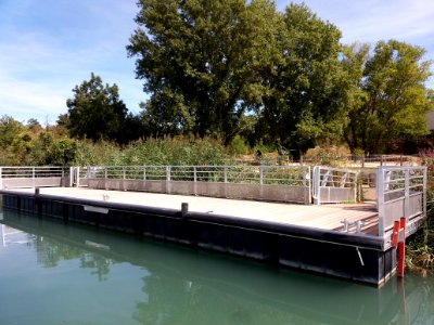 Décines - Charpieu - Les Yachts de Lyon - L'Évasion - Quai vu depuis le bateau