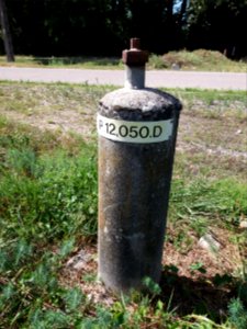 Décines-Charpieu - Chemin de Halage - Sortie de tuyau avec indication kilométrique P.12,050.D