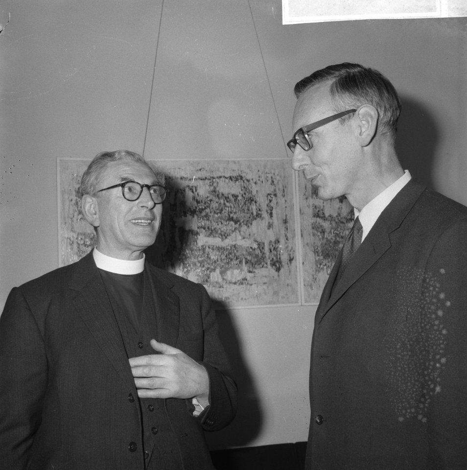 D.S. Collins, voorzitter van het Defense and Aidfund, op het Ministerie van Buit, Bestanddeelnr 918-5409
