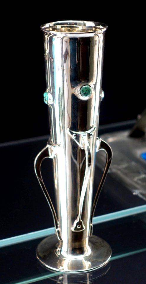 Cyrus vase, designed by Archibald Knox, made by W. H. Haseler, Birmingham, for Liberty & Co., London, 1901, silver, turquoise - Bröhan Museum, Berlin - DSC03939