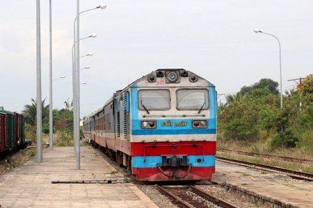 D19E-916, Vietnam, Binh Thuan, station Phan Thiet (Trainpix 215762)