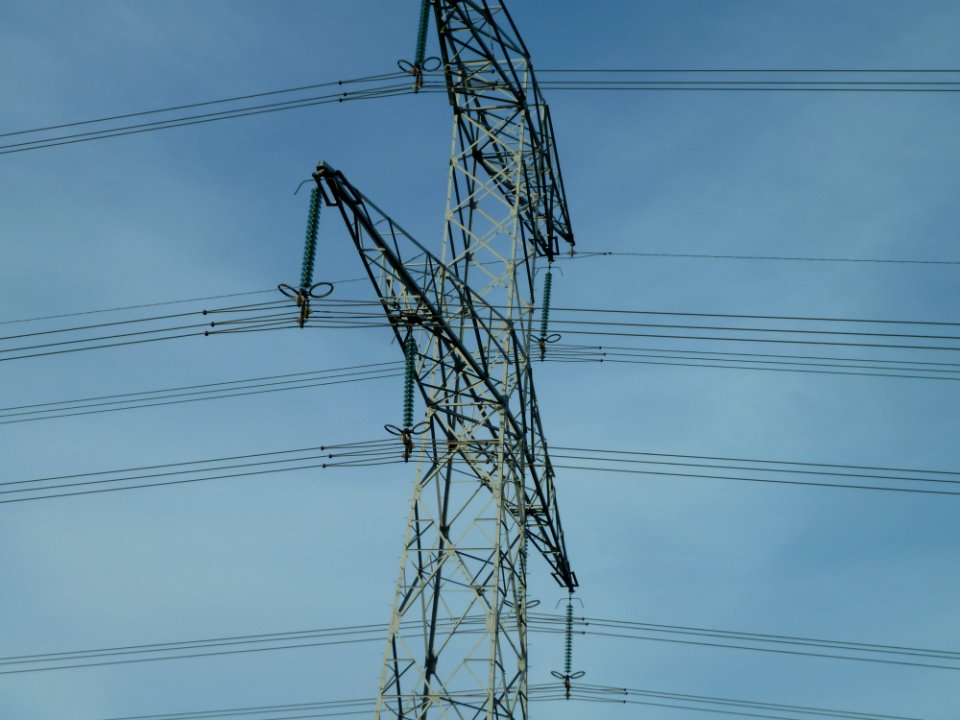 Détail lignes électriques à Navailles-Angos