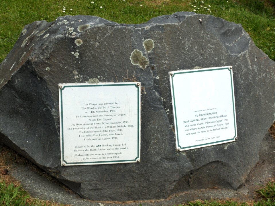 Cygnet founding plaques 20201114-014
