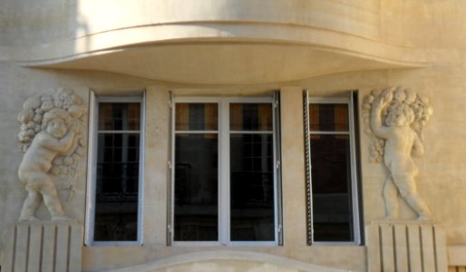 Détail d'un immeuble rue de Vaugirard à Paris