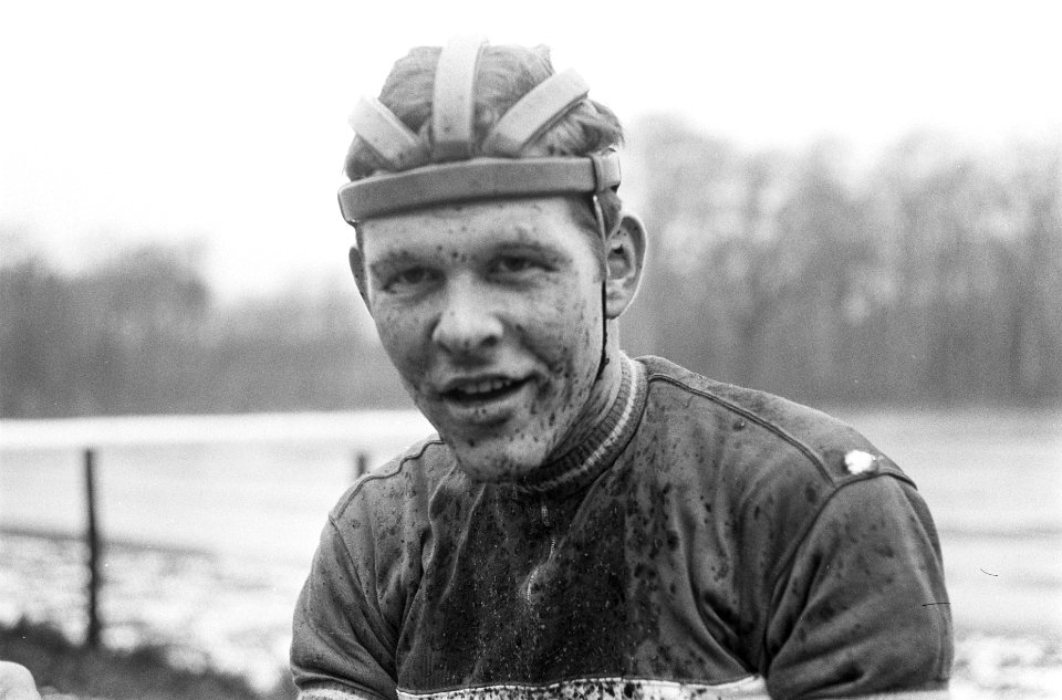 Cyclo-cross Katerkoers 1969 winnaar bij de nieuwelingen G. Hove, Bestanddeelnr 921-9840