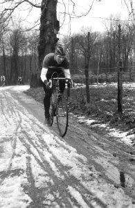 Cyclo-cross Katerkoers 1969 winnaar bij de nieuwelingen G. Hove, Bestanddeelnr 921-9839
