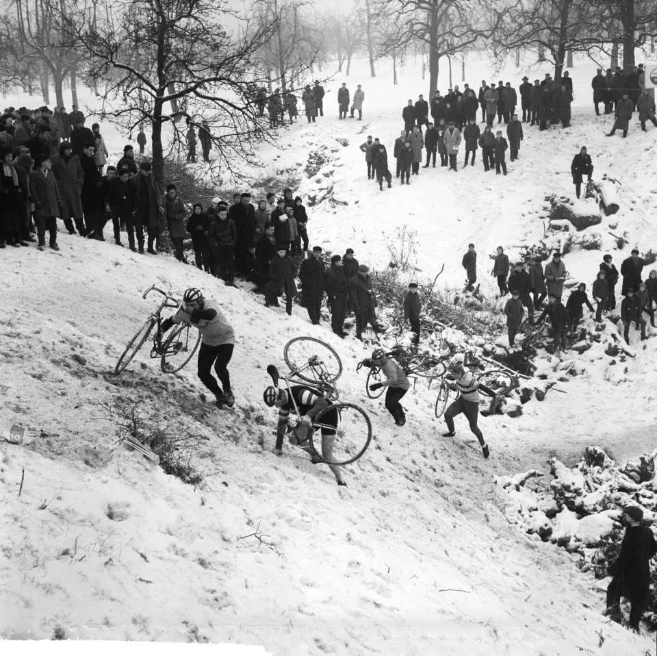 Cycle-Cross in Beek-Elsloo (Limburg). Overzicht parcours in de kuil, Bestanddeelnr 914-7526